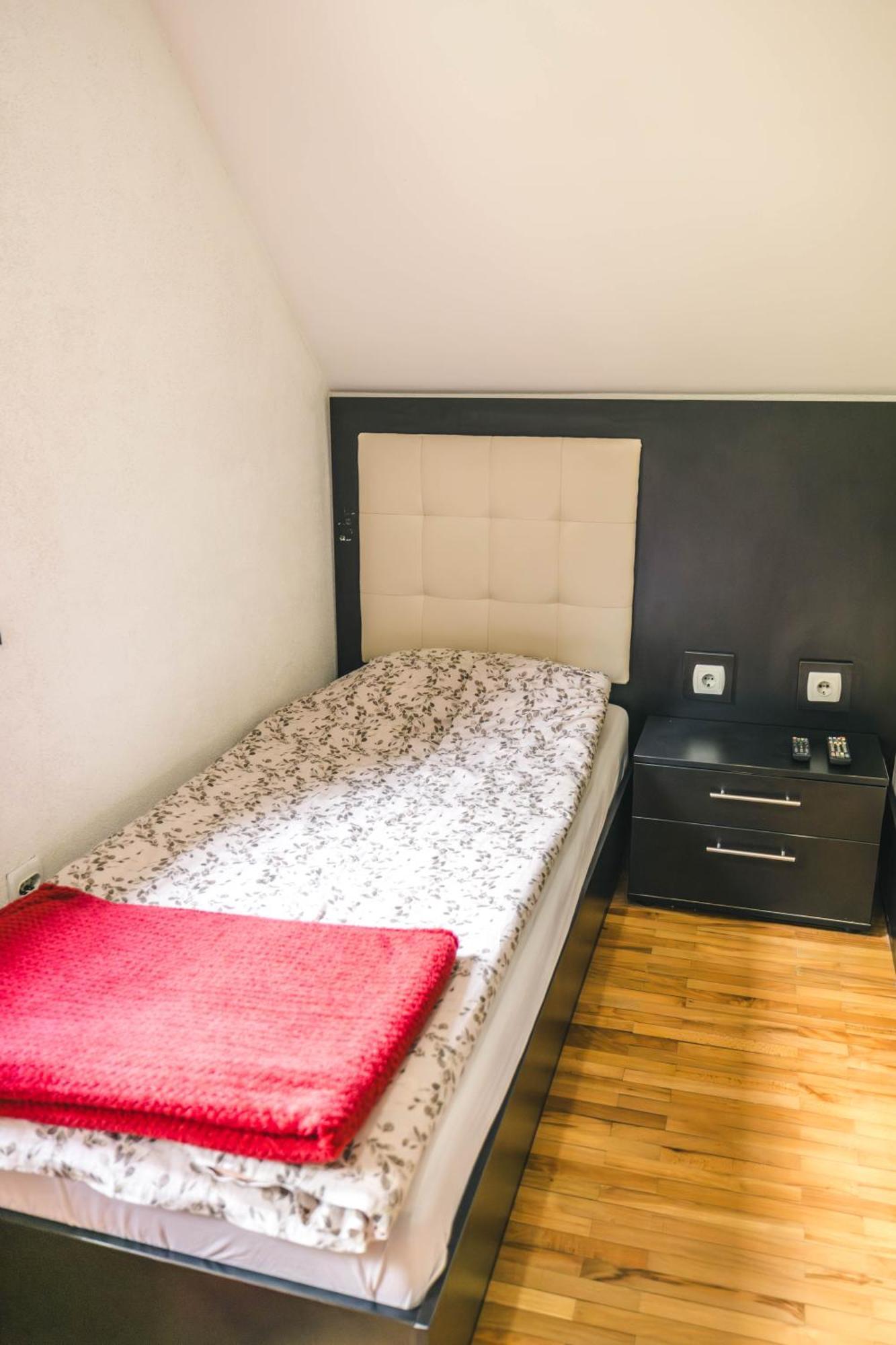 Lodge Zeleni Svet Crni Vrh Buitenkant foto
